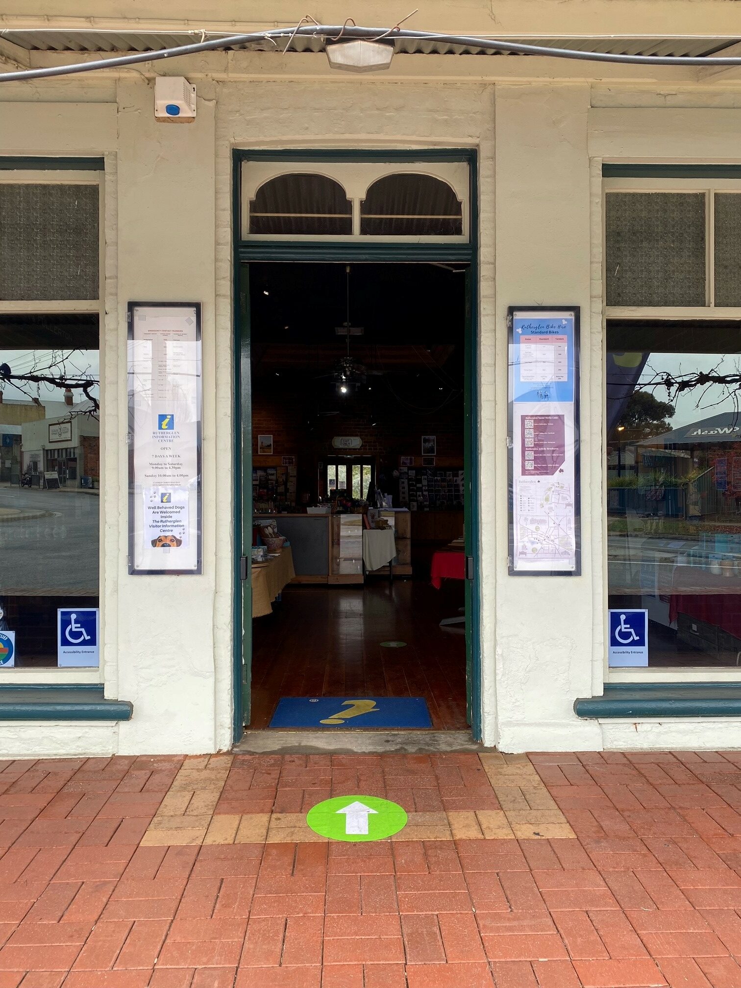 Front double door entrance to Rutherglen information centre.