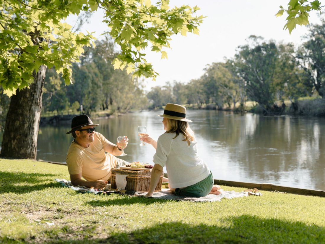 Picnicing on Memorial Park Howlongs foreshore